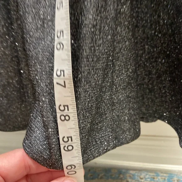 Gorgeous R&M RICHARDS evening gown, size 8. Worn once, in like-new condition. - Picture 4 of 13